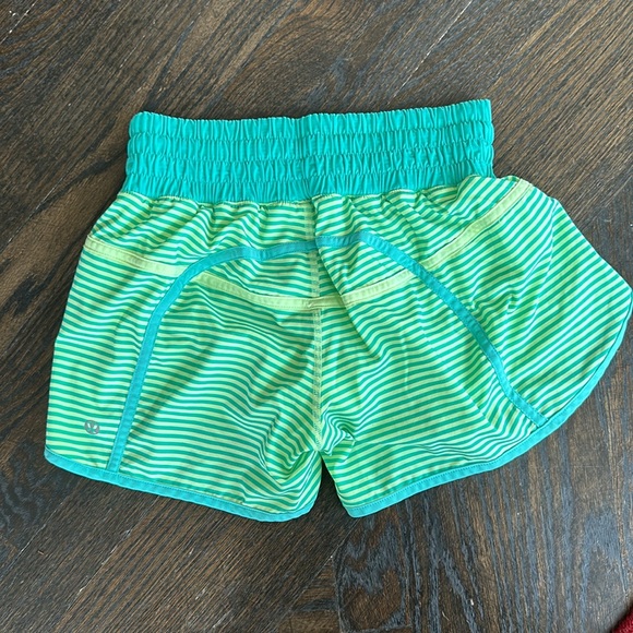 Lululemon tracker shorts - Picture 2 of 3